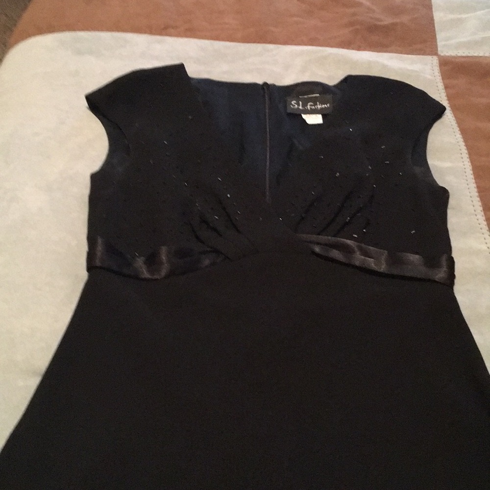 Black cocktail dress. Very nice. Reposh 🌟